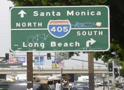 落書きに惑わされるな。